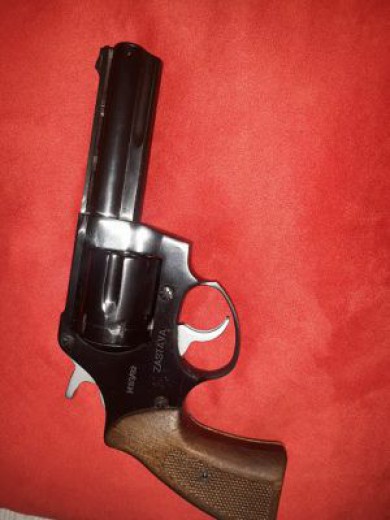 Prodajem  CZ Magnum 357 moze zamjena za kombinovanu lovacku pusku