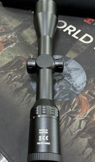 Kahles Helia 2-10x50 sa nosačima Leupold QRW 2