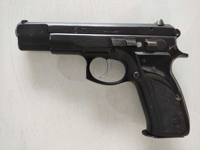 Pištolj cz75