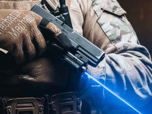 Taktička lampa sa laserom za pištolj