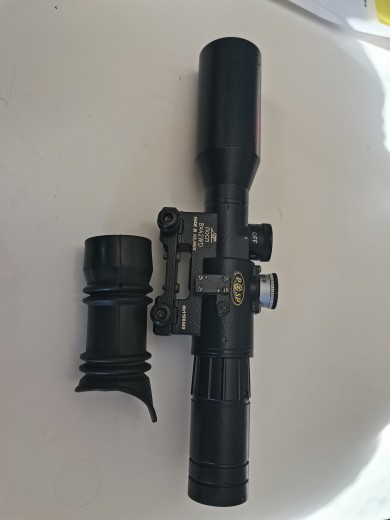 Optika ruska POSP 8x42WD sa nosačem